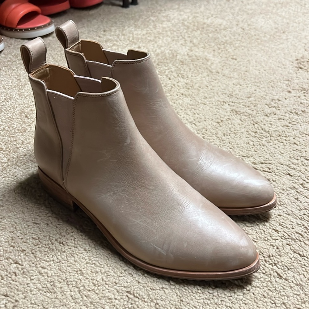 Nisolo Womens Eva Everyday Chelsea Leather Almond Bootie, Size 8